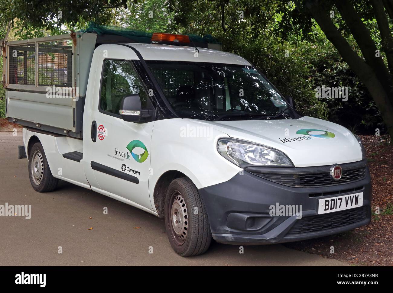 idverde grounds maintenance contractor, to Camden borough Council Stock Photo