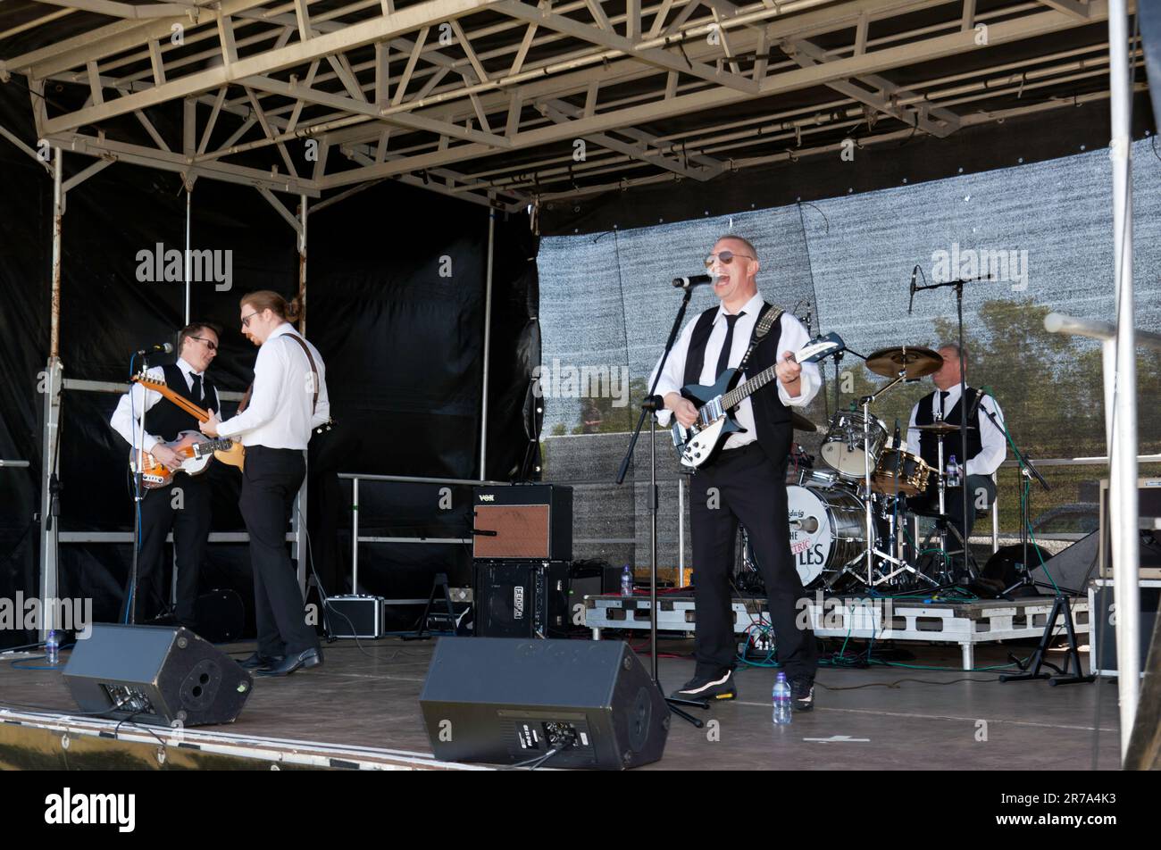 The Electric Beatles, entertaining the crowd, at the 2023 Deal Classic Car Show Stock Photo