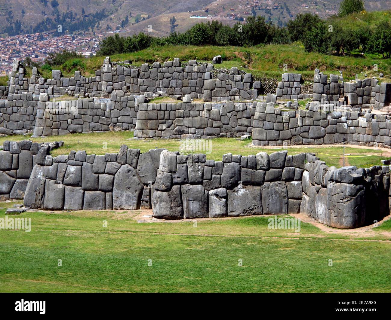 How to pronounce the name of that awesome ruins above Cusco