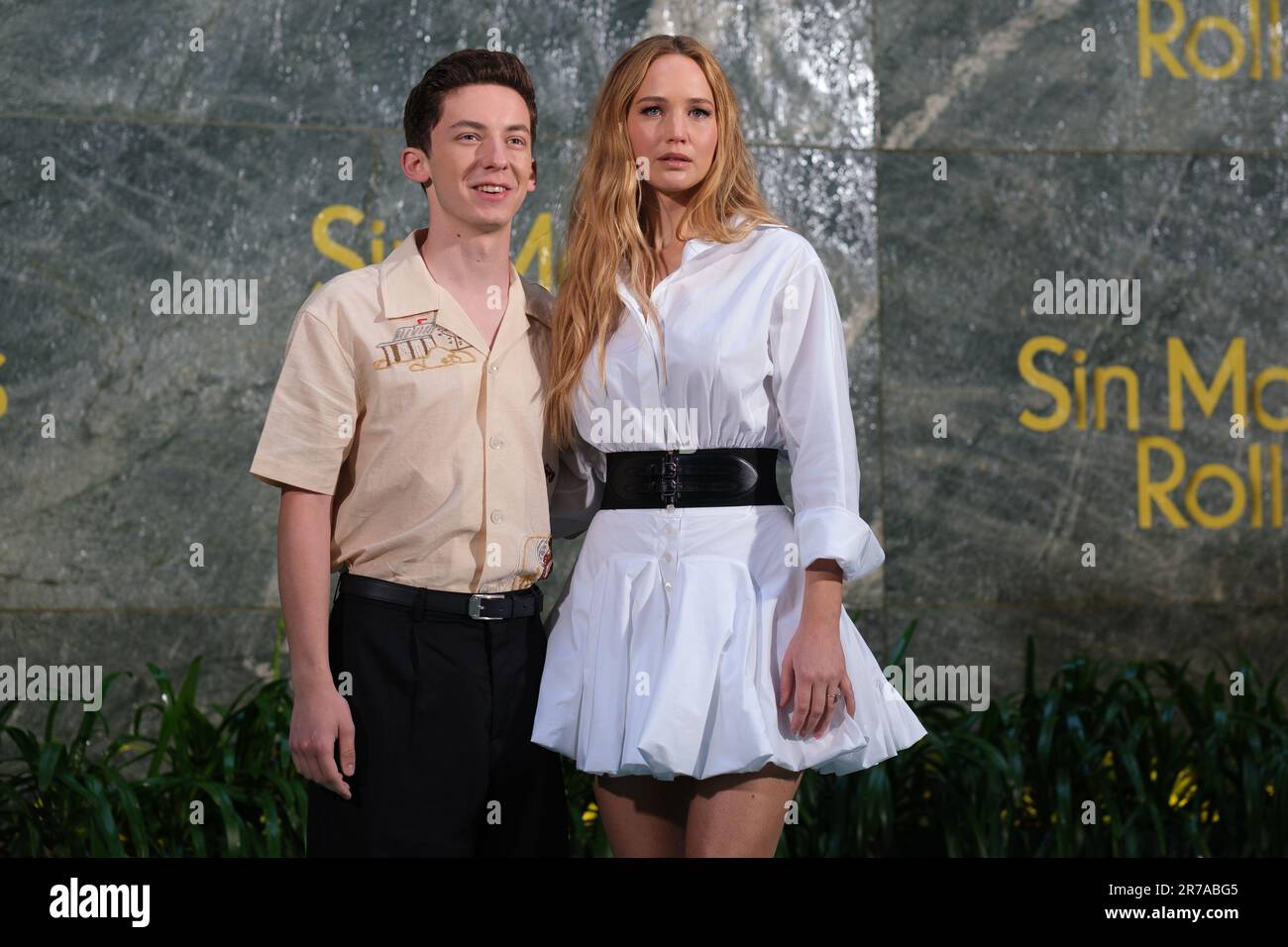 https://c8.alamy.com/comp/2R7ABG5/l-r-andrew-feldman-and-jennifer-lawrence-attend-the-sin-malos-rollos-photocall-at-hotel-four-seasons-on-june-14-2023-in-madrid-spain-2R7ABG5.jpg