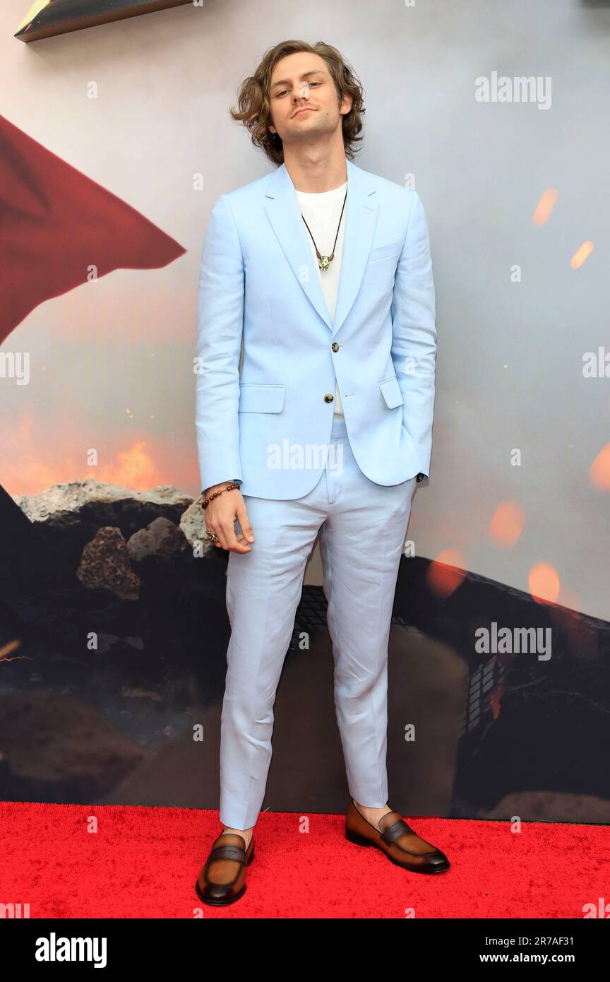 Ty Simpkins bei der Premiere des Kinofilms 'The Flash' im Ovation ...