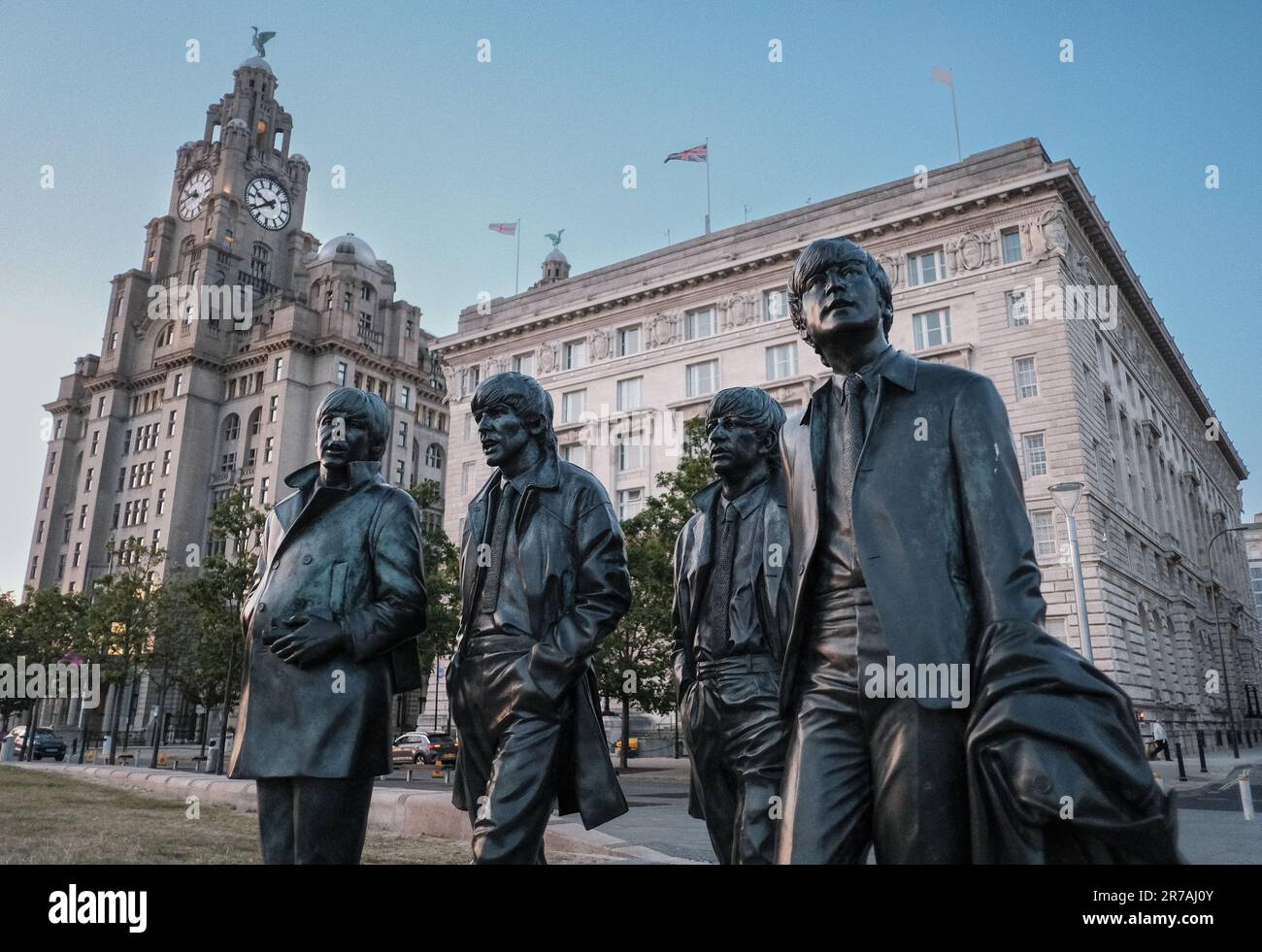 Johnny Goggles opticians with a John Lennon mural  in Liverpool Stock Photo