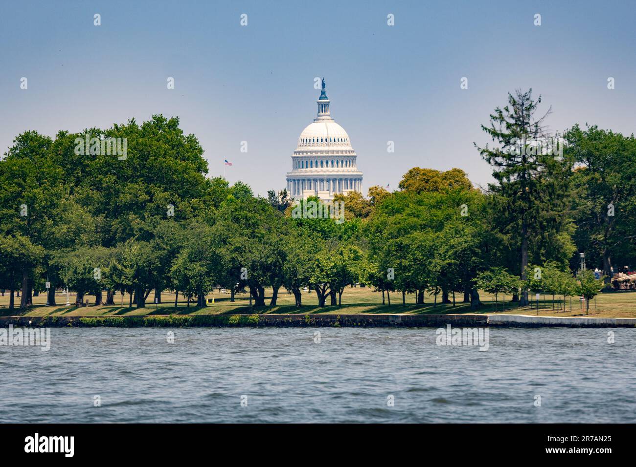 Capital building, viewed from the Potomac rive, rWashington DC, USA ...