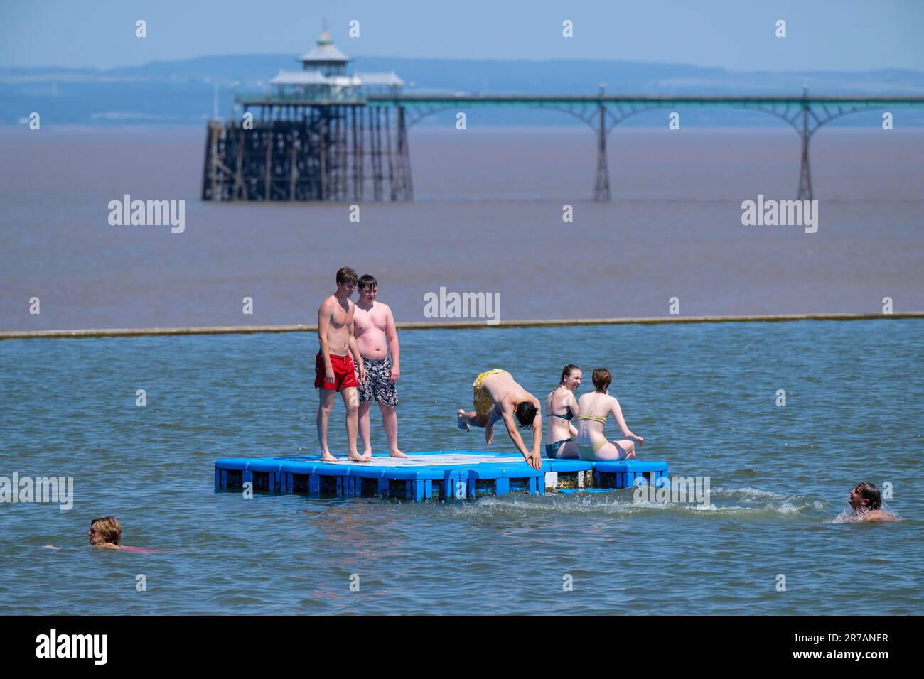 14.06.23. WEATHER SOMERSET. People enjoy the water at Clevedon Marine Lake in Somerset as temperatures across the United Kingdom remain high.  PIC © A Stock Photo