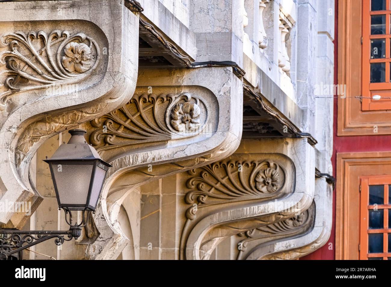 Architectural cornice hi-res stock photography and images - Alamy