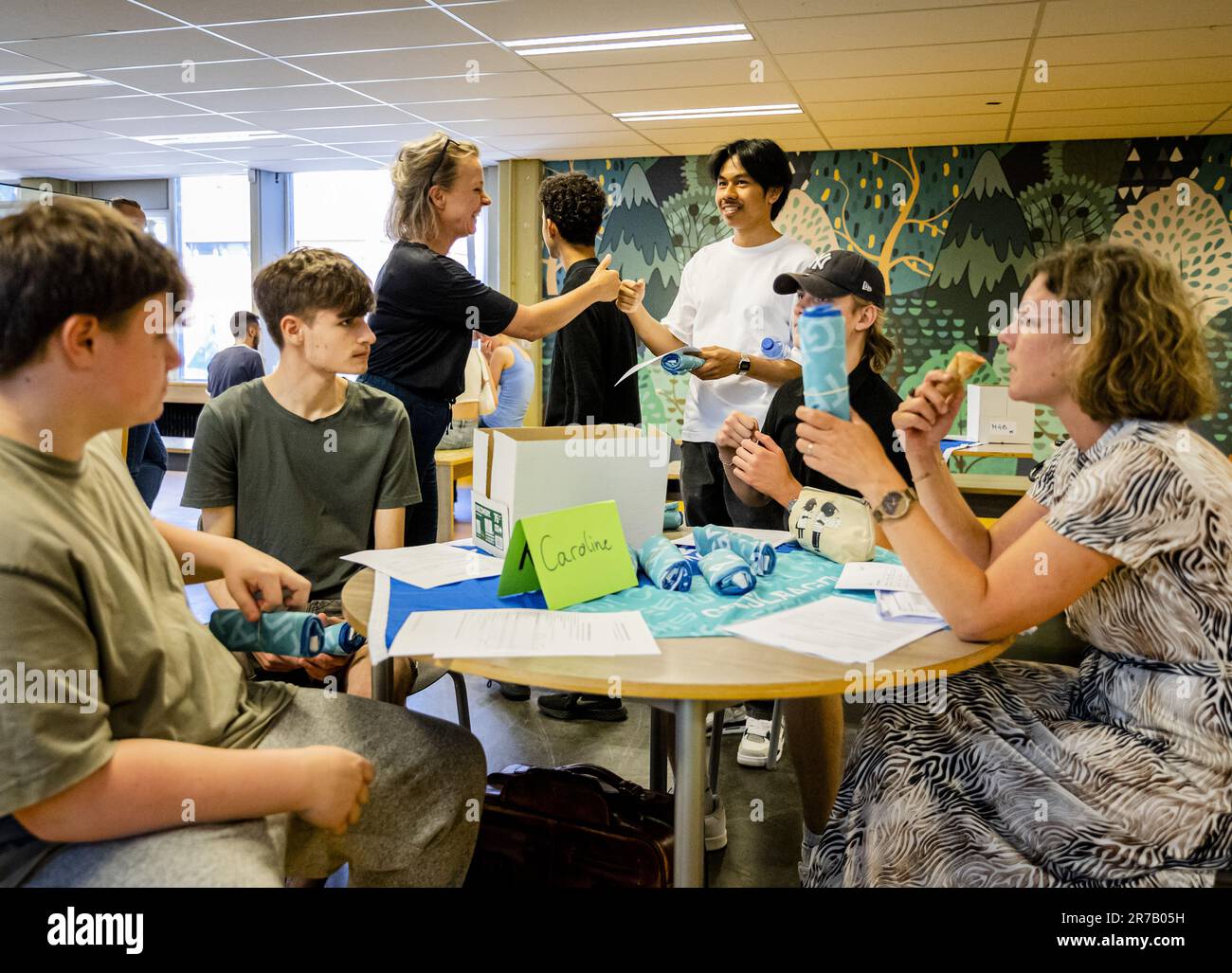 Almere students of osg de meergronden pick up their list of grades