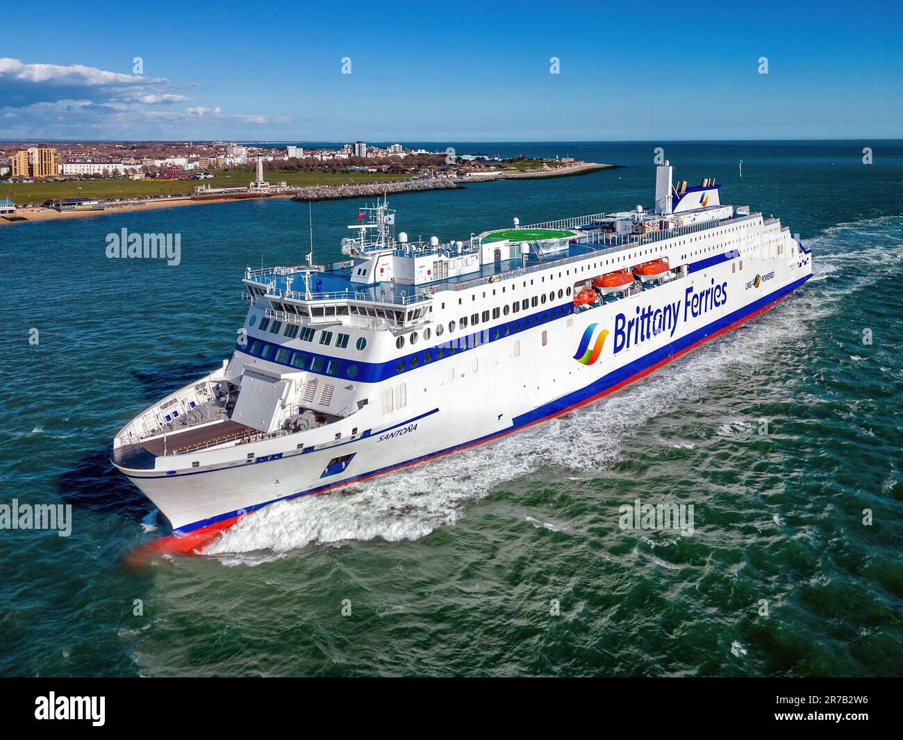 Santona is an EFlexer LNGpowered ferry operated by Brittany Ferries