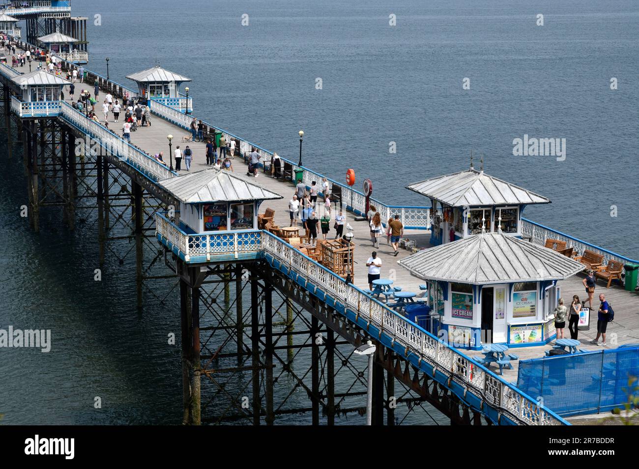llandudno-pier-in-north-wales-wales-welsh-united-kingdom-uk-stock