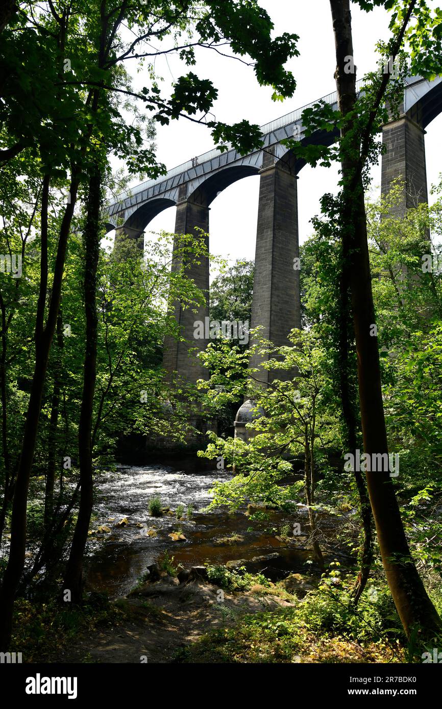 The River Dee and Pontcysyllte Aqueduct built by Thomas Telford at Froncysyllte near Wrexham Stock Photo