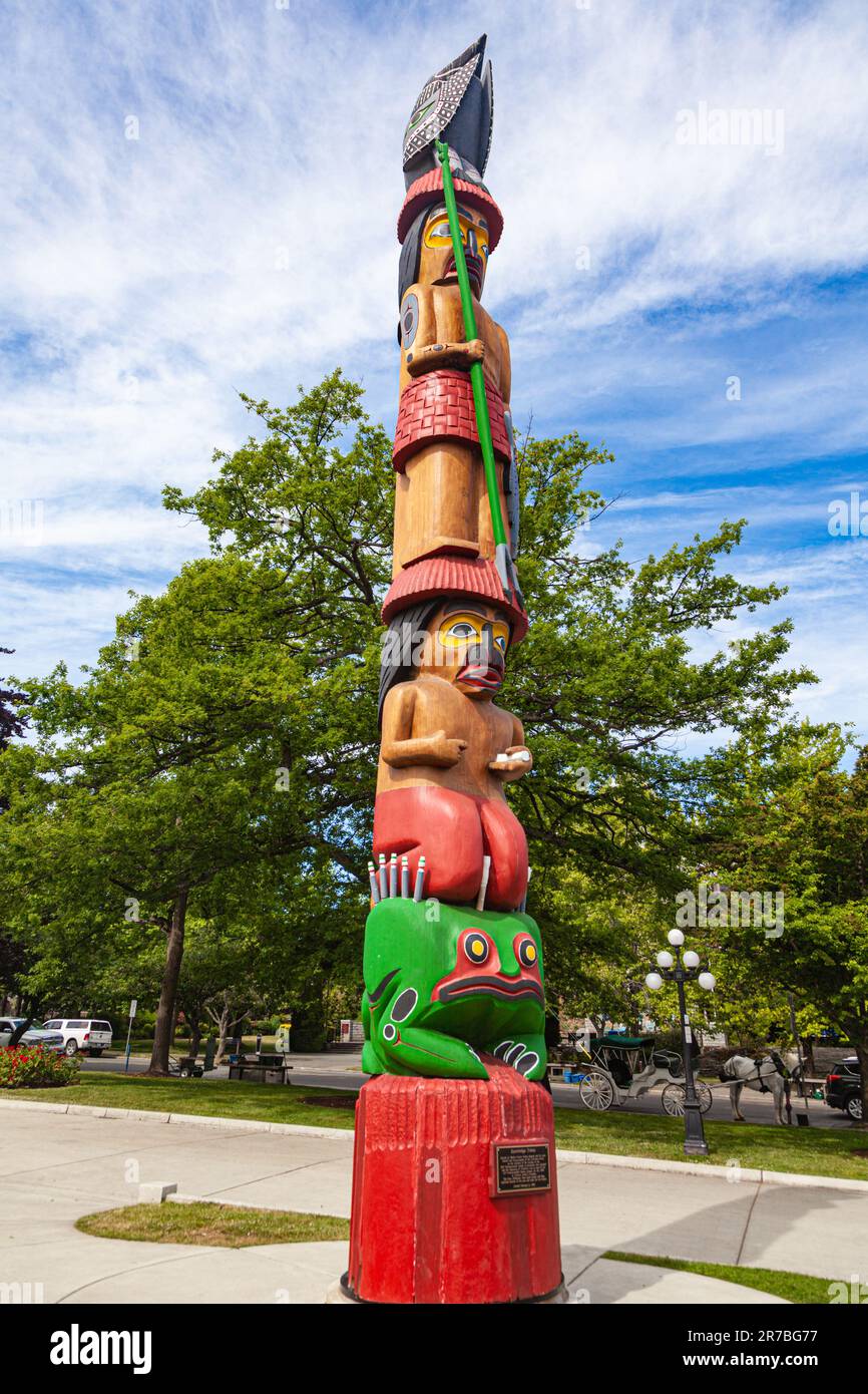The Knowledge Totem at the British Columbia Legislature Building in Victoria Stock Photo