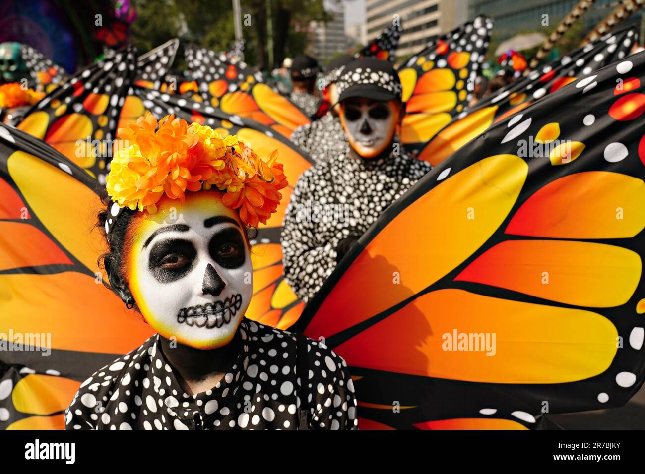 Performers costumed as monarch butterfies march in the Grand Parade to celebrate Dia de los Muertos holiday on Paseo de la Reforma, October 29, 2022 in Mexico City, Mexico. Stock Photo