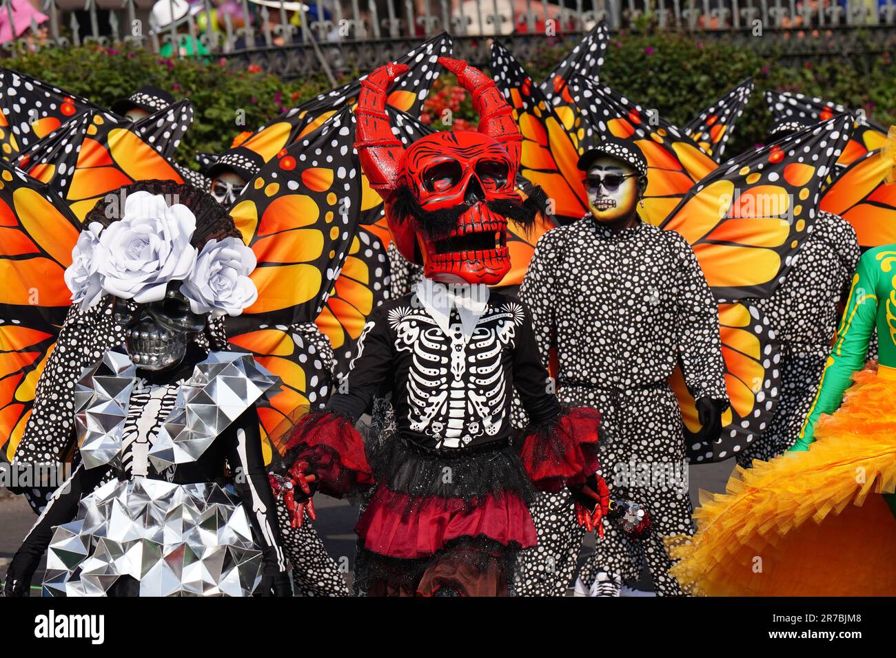 Performers costumed as skeletons and devils dance during the Grand Parade of the Dead to celebrate Dia de los Muertos holiday on Paseo de la Reforma, October 29, 2022 in Mexico City, Mexico. Stock Photo