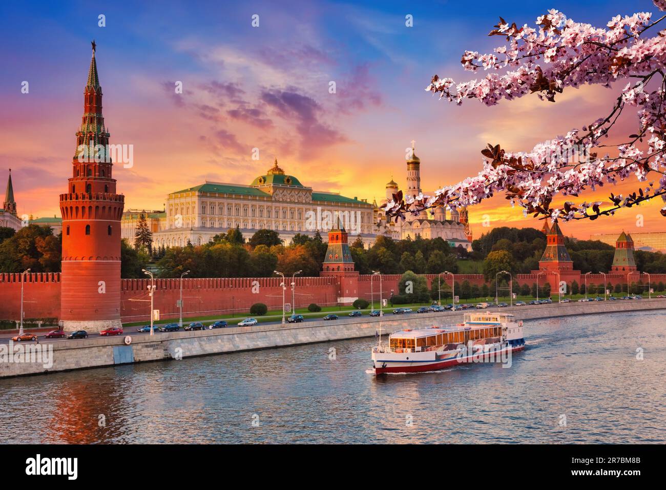 Moscow river and kremlin at spring sunset Stock Photo