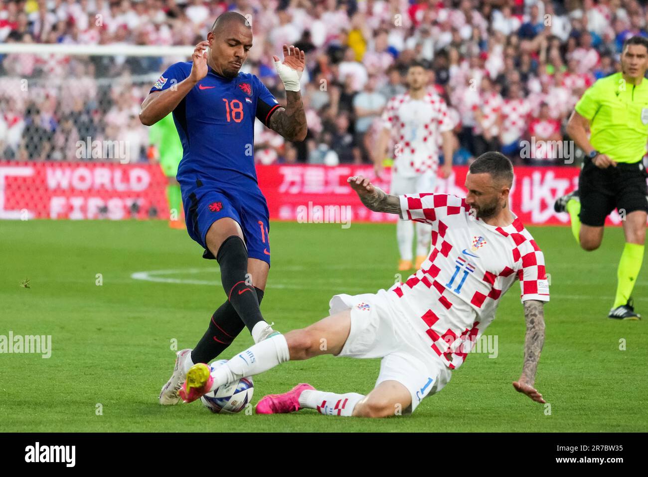 Rotterdam, Netherlands. 14th June, 2023. Rotterdam - Donyell Malen of Holland, Marcelo Brozovic of Croatia during the match between Netherlands v Croatia at Stadion Feijenoord De Kuip on 14 June 2023 in Rotterdam, Netherlands. Credit: box to box pictures/Alamy Live News Stock Photo