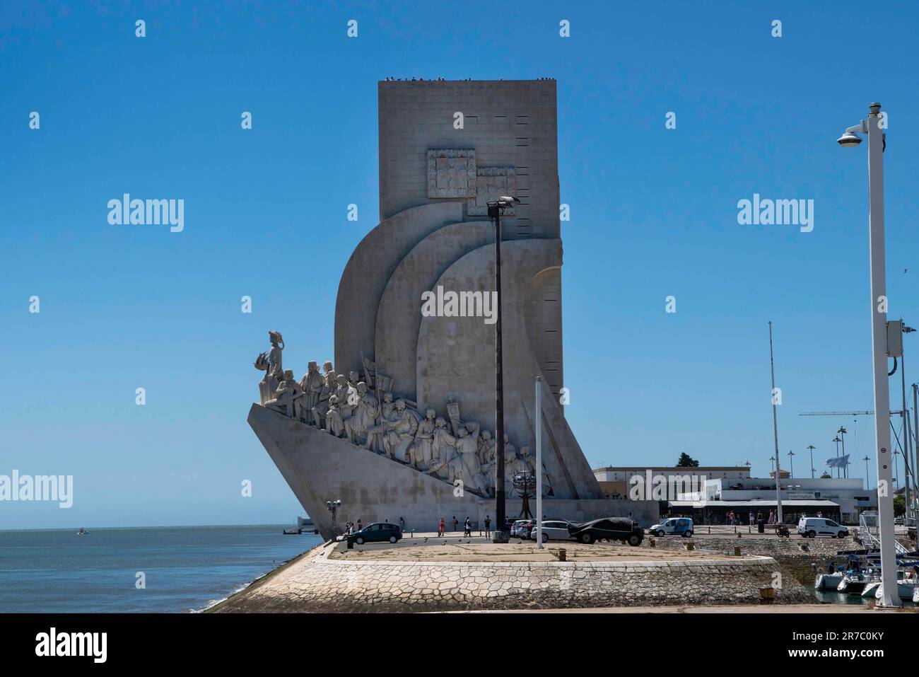 General view of the Monument to the Discoveries in the vicinity of the Rio Tejo promenade. The monument is a gigantic structure built in 1960 on the banks of the Tejo River in Belém, Lisbon, to commemorate the 500th anniversary of the death of Henry the Navigator and also to honor the memory of all those who were involved in the progress of the Age of Discoveries. Author of the work were the architect José Ângelo Cottinelli Telmo and the sculptor Leopoldo de Almeida, who were responsible for the sculptures. (Photo by Jorge Castellanos/SOPA Images/Sipa USA) Stock Photo