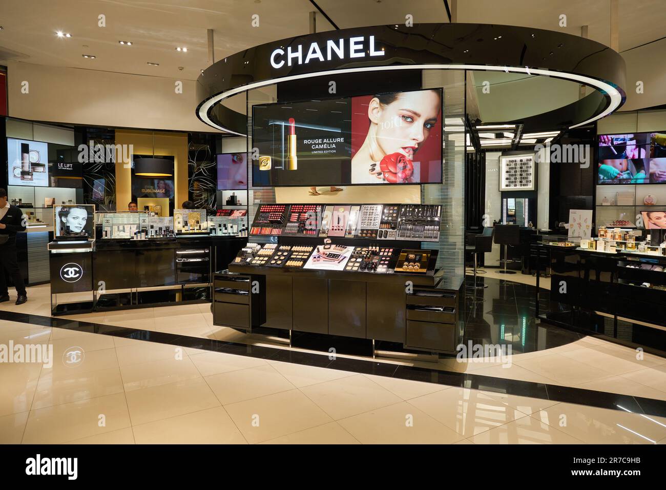Chanel style hi-res stock photography and images - Alamy