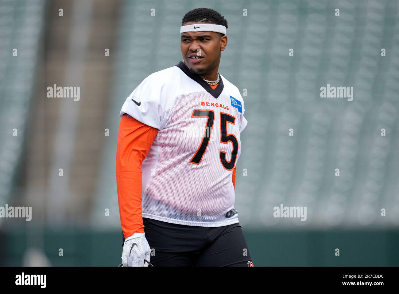 Cincinnati Bengals offensive tackle Orlando Brown Jr. (75) prepares to  perform a drill during the NFL football team's training camp, Thursday,  July 27, 2023, in Cincinnati. (AP Photo/Jeff Dean Stock Photo - Alamy