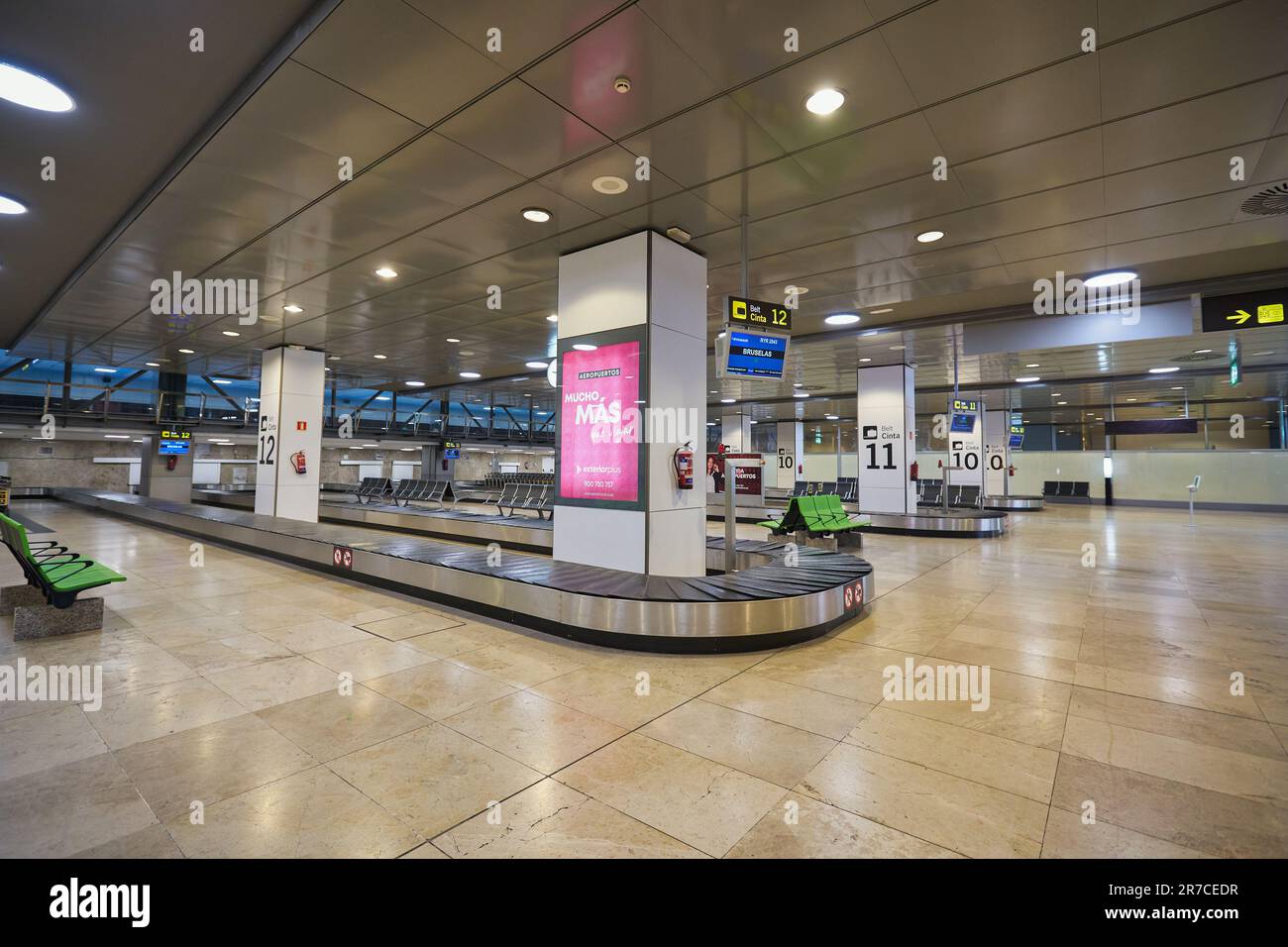 Main baggage reclaim hires stock photography and images Alamy