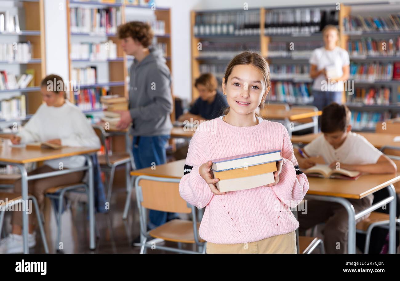 Old school library kids hi-res stock photography and images - Alamy