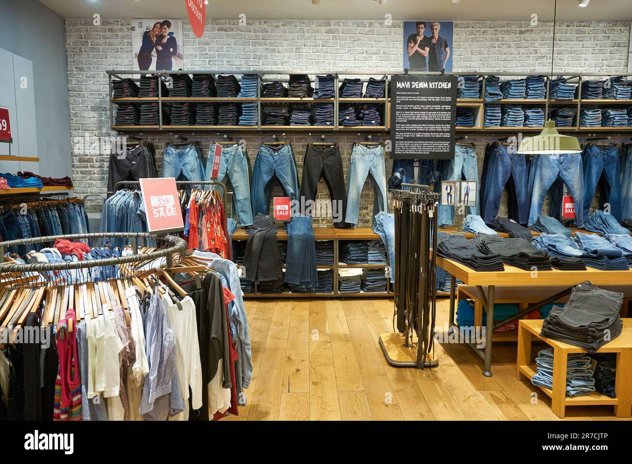 Mavi store hi-res stock photography and images - Alamy