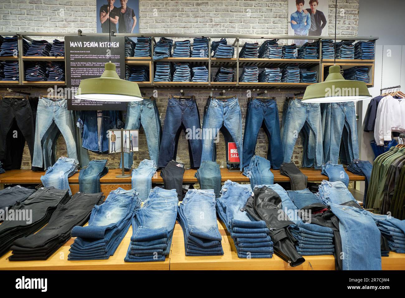 Mavi jeans hi-res stock photography and images - Alamy