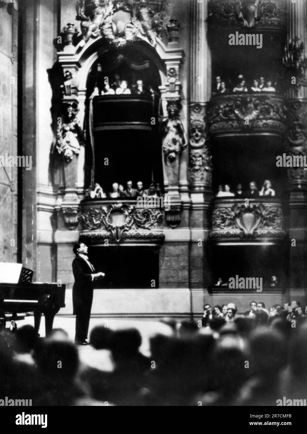 Paris, France,  1922 Tito Schipa, premier lyric tenor of the Chicago Opera Company, performing at a benefit concert given at the Grand Opera de Paris. Stock Photo