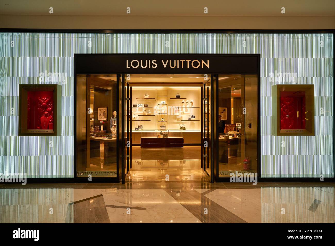 Louis vuitton shops hi-res stock photography and images - Alamy