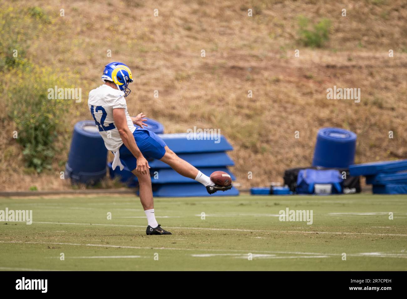 Los Angeles Rams punter Ethan Evans (42) punts before an NFL preseason football  game against the Las Vegas Raiders, Saturday, Aug. 19, 2023, in Inglewood,  Calif. (AP Photo/Kyusung Gong Stock Photo - Alamy