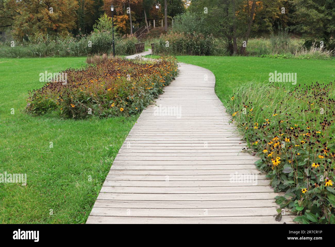 Beautiful public city park with pathway and green grass Stock Photo - Alamy