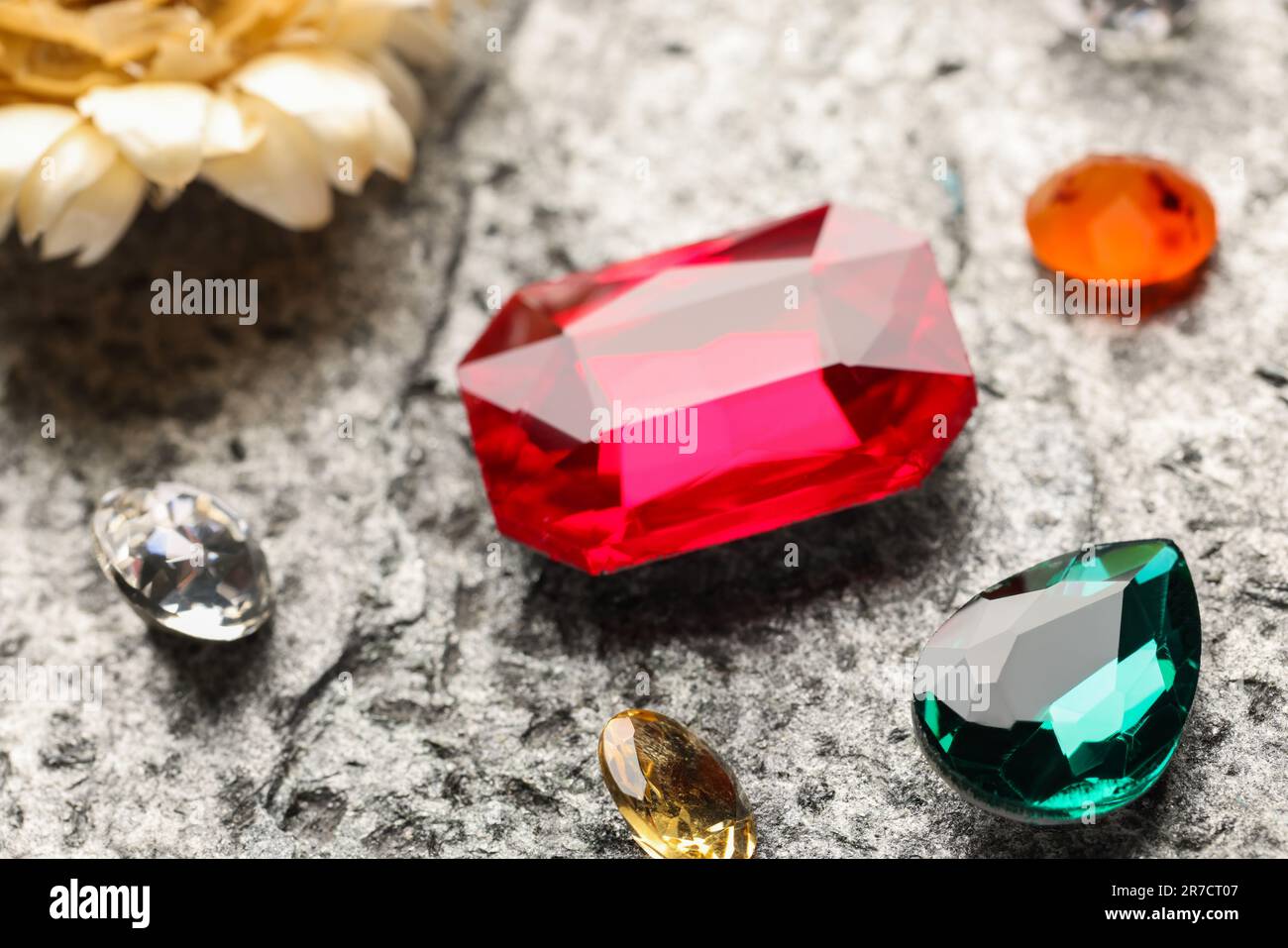 Vibrant red gemstones hi-res stock photography and images - Alamy