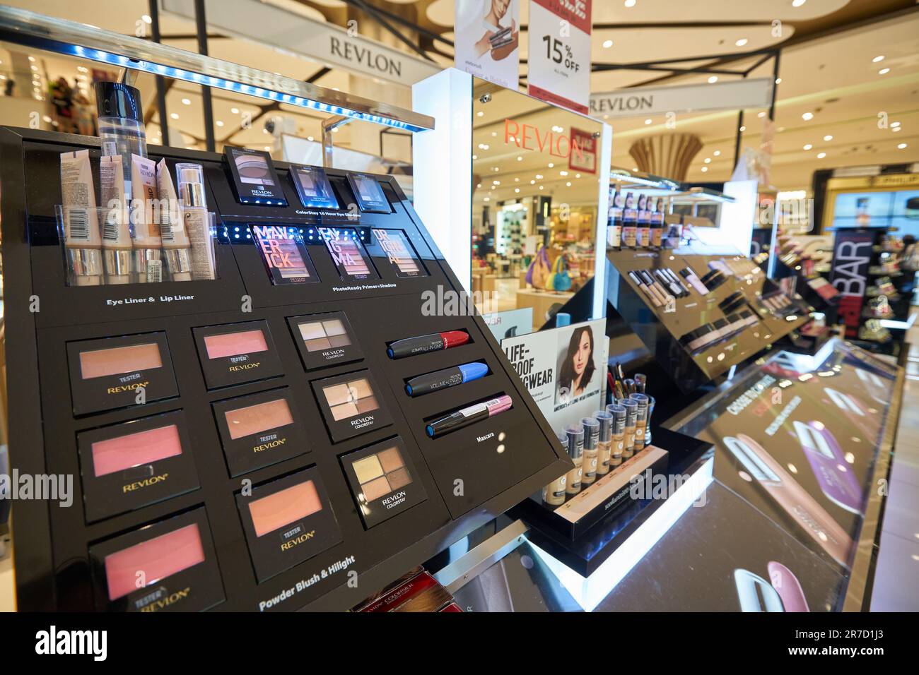 Revlon Building Revlon commercial hi-res stock photography and images - Alamy