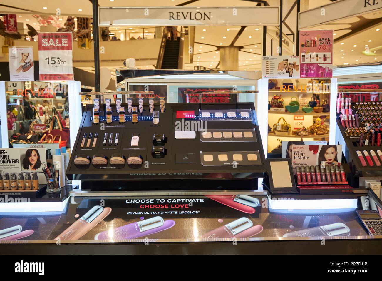 Revlon Building Revlon commercial hi-res stock photography and images - Alamy