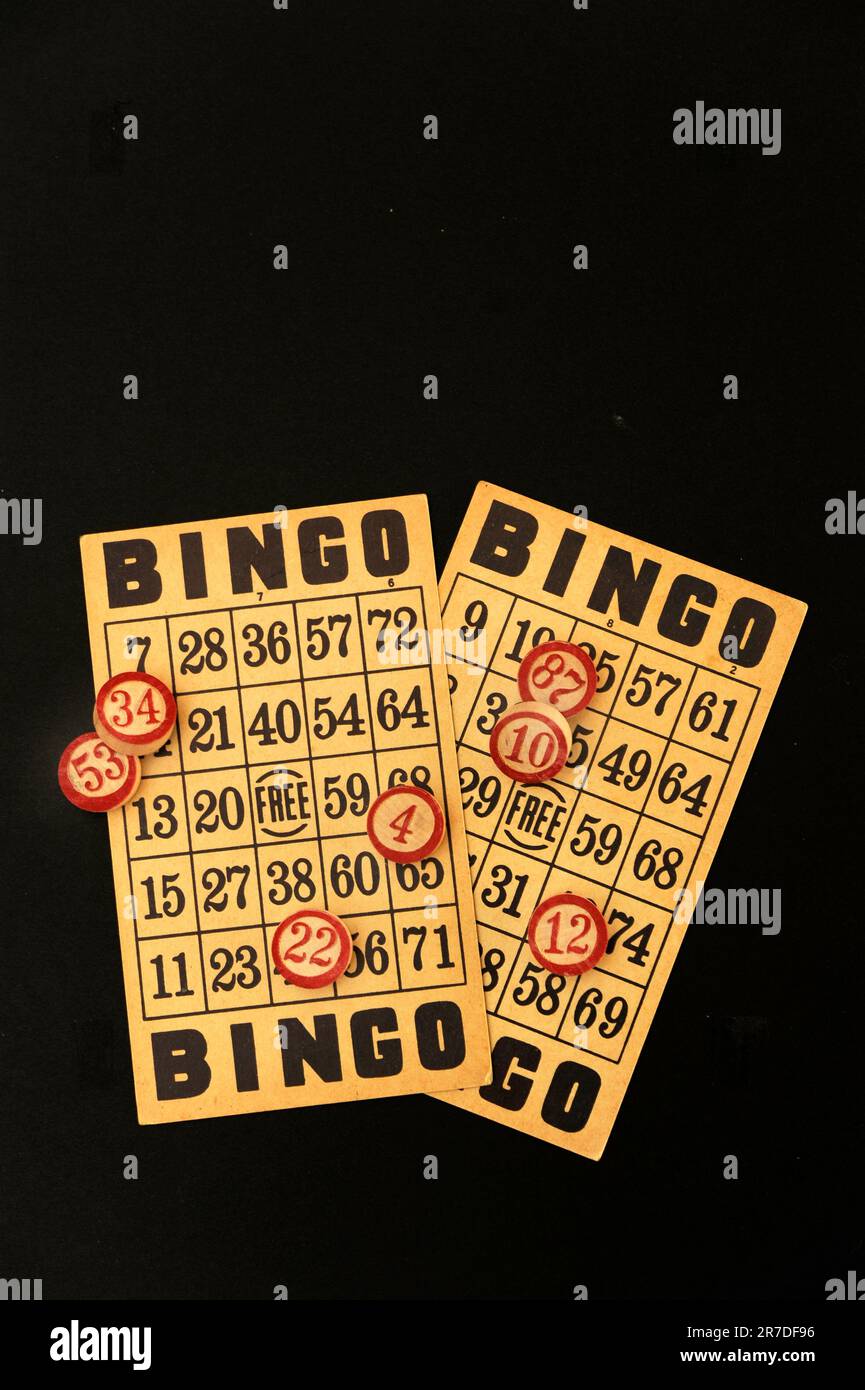 vintage bingo cards and markers Stock Photo Alamy