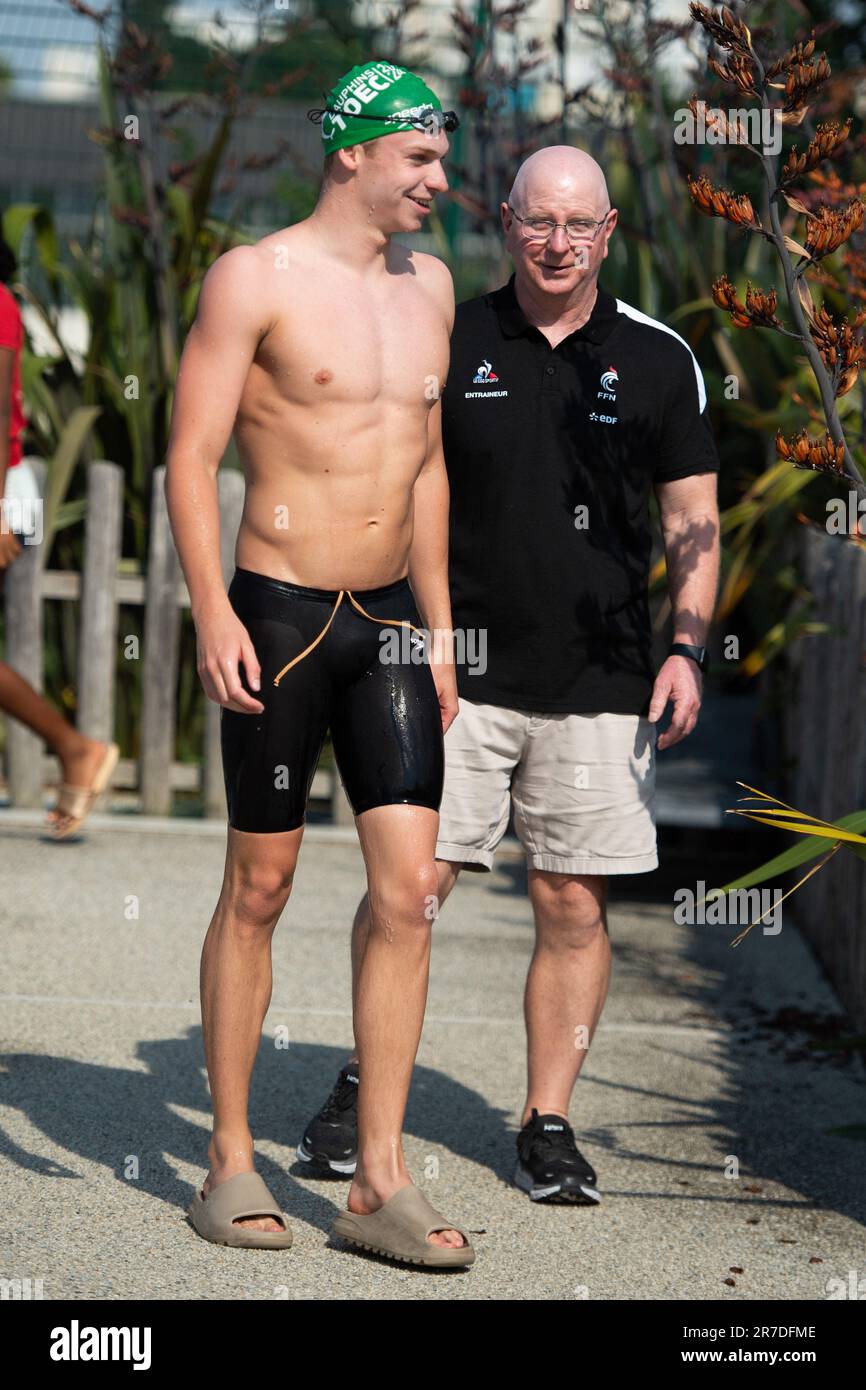 Leon Marchand trains with Bob Bowman during the Swimming French