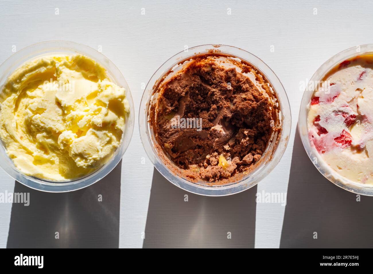 Easy Homemade nochurn ice creams of different flavours in pots