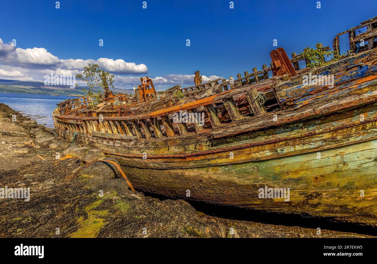 An old wooden fishing boat on the Isle of Mull Stock Photo - Alamy