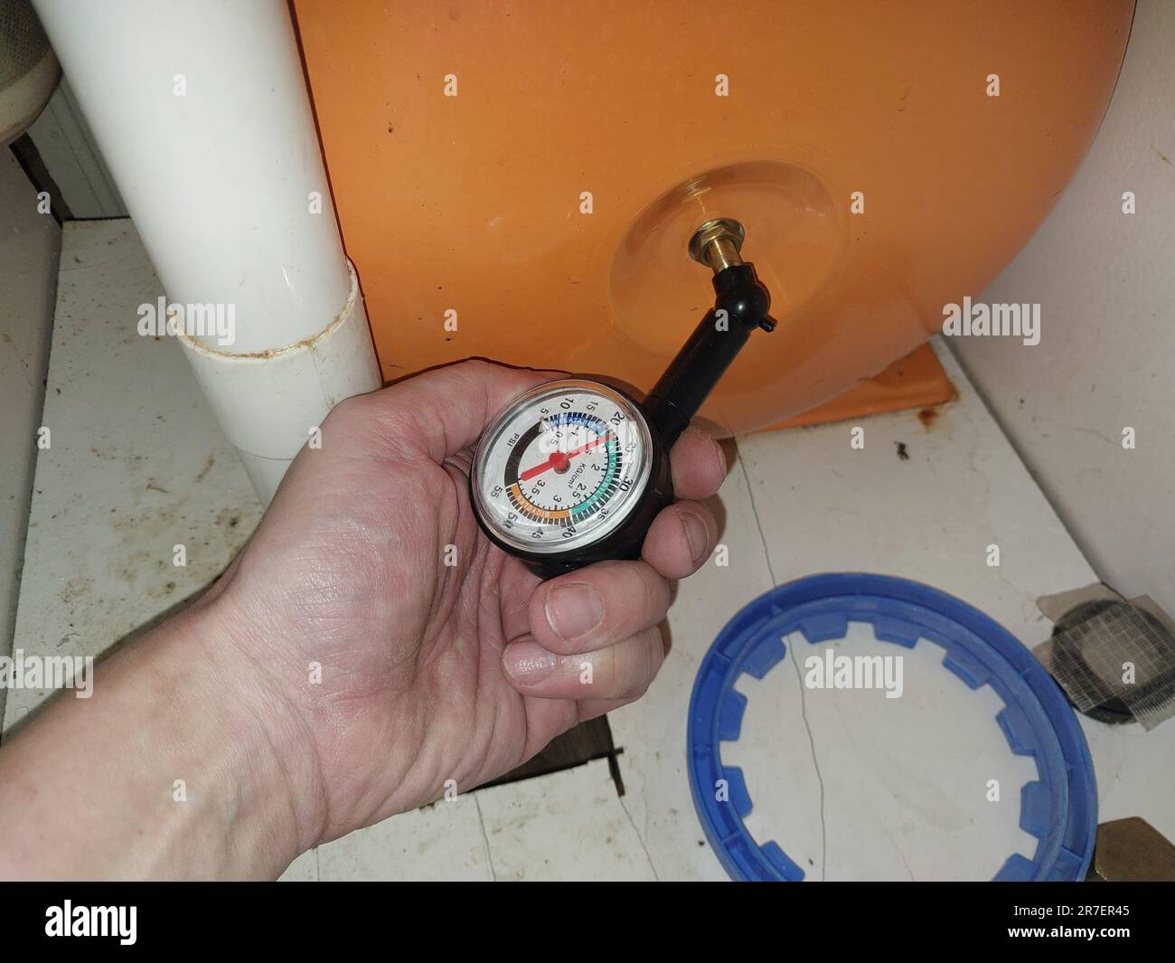 Manometer for measuring the pressure in a the hydraulic tank Stock Photo Alamy