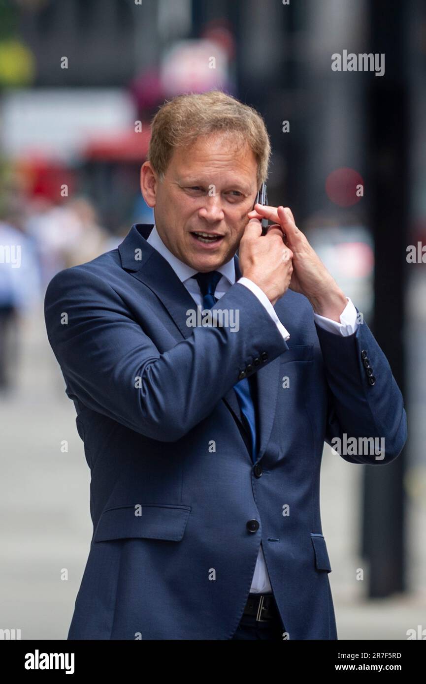 London, UK.  15 June 2023.  Grant Shapps, Secretary of State for Energy Security and Net Zero, on his phone at lunchtime outside The Ivy Restaurant Victoria in Westminster ahead of being collected by his driver.  Credit: Stephen Chung / Alamy Live News Stock Photo