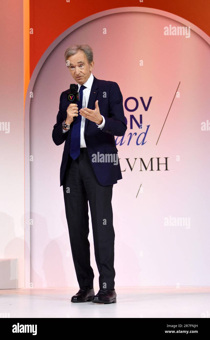 Bernard Arnault presents the LVMH Innovation Award