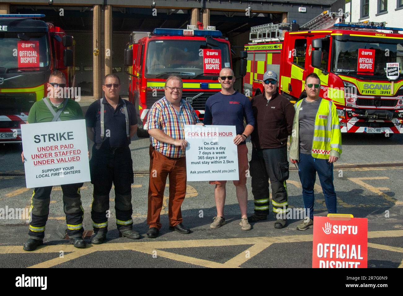 Bantry, West Cork, Ireland Thursday 15 June 2023; Retained Firefighters were on strike today over pay and conditions. Members of Bantry Fire Brigade man the picket line outside their Station. Cork County Mayor, Cllr. Danny Collins met with the crew and manned the picket with them. Credit; ED/Alamy Live News Stock Photo