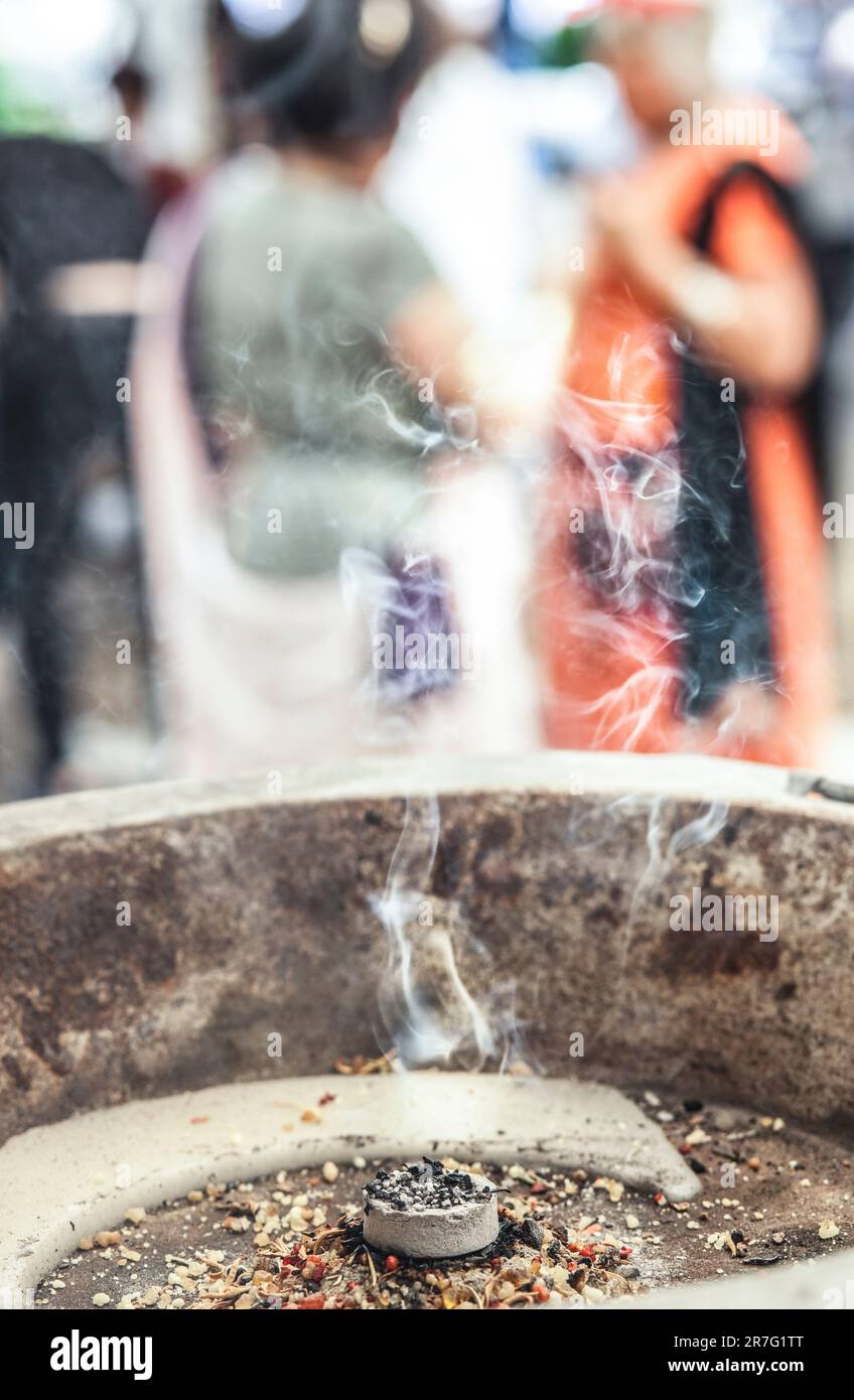 Roman Ritual Incense Historical use of incense in ancient rome hi-res stock photography and ...