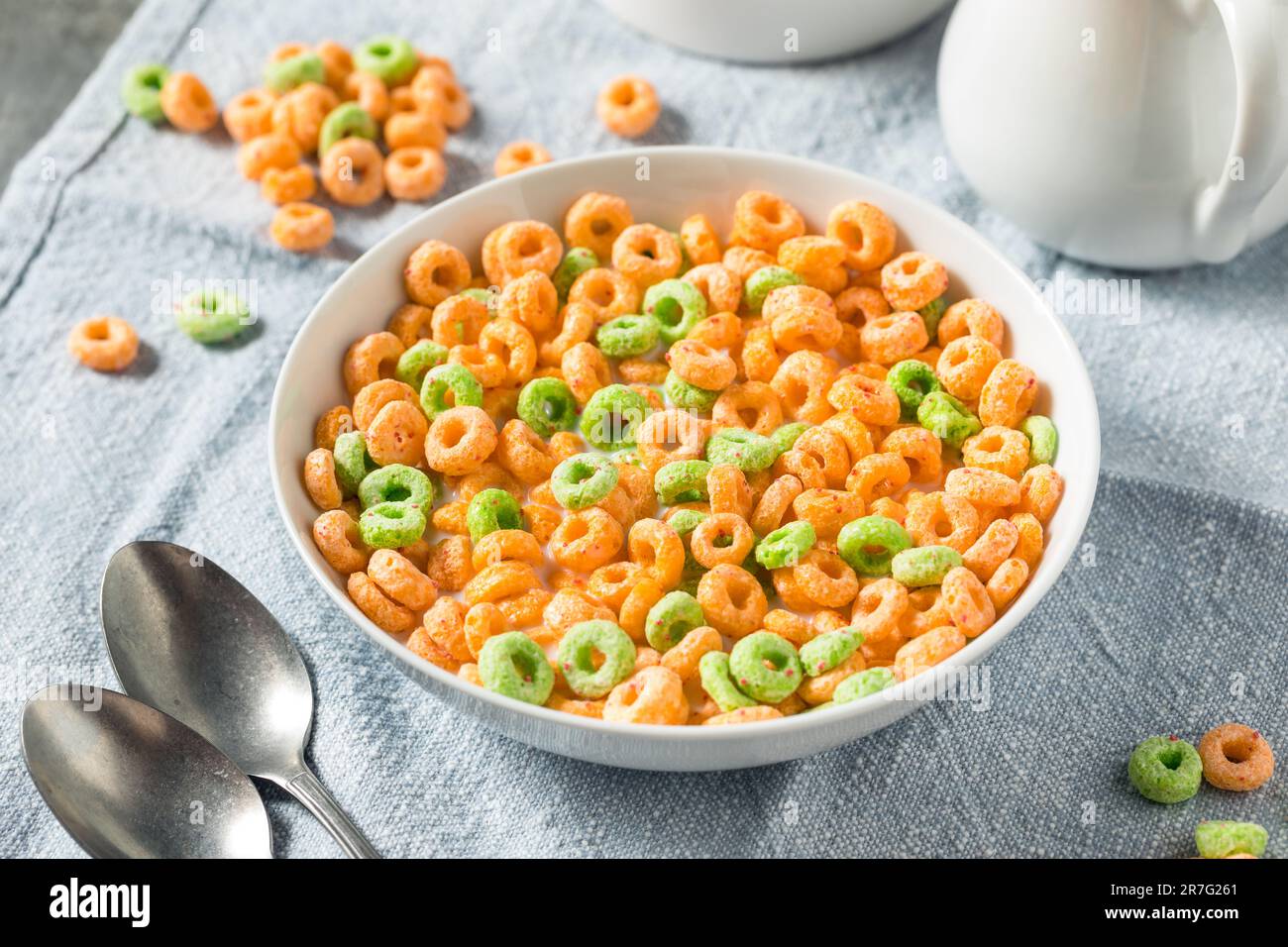 Healthy Apple Cinnamon Breakfast Cereal with Whole Milk Stock Photo Alamy