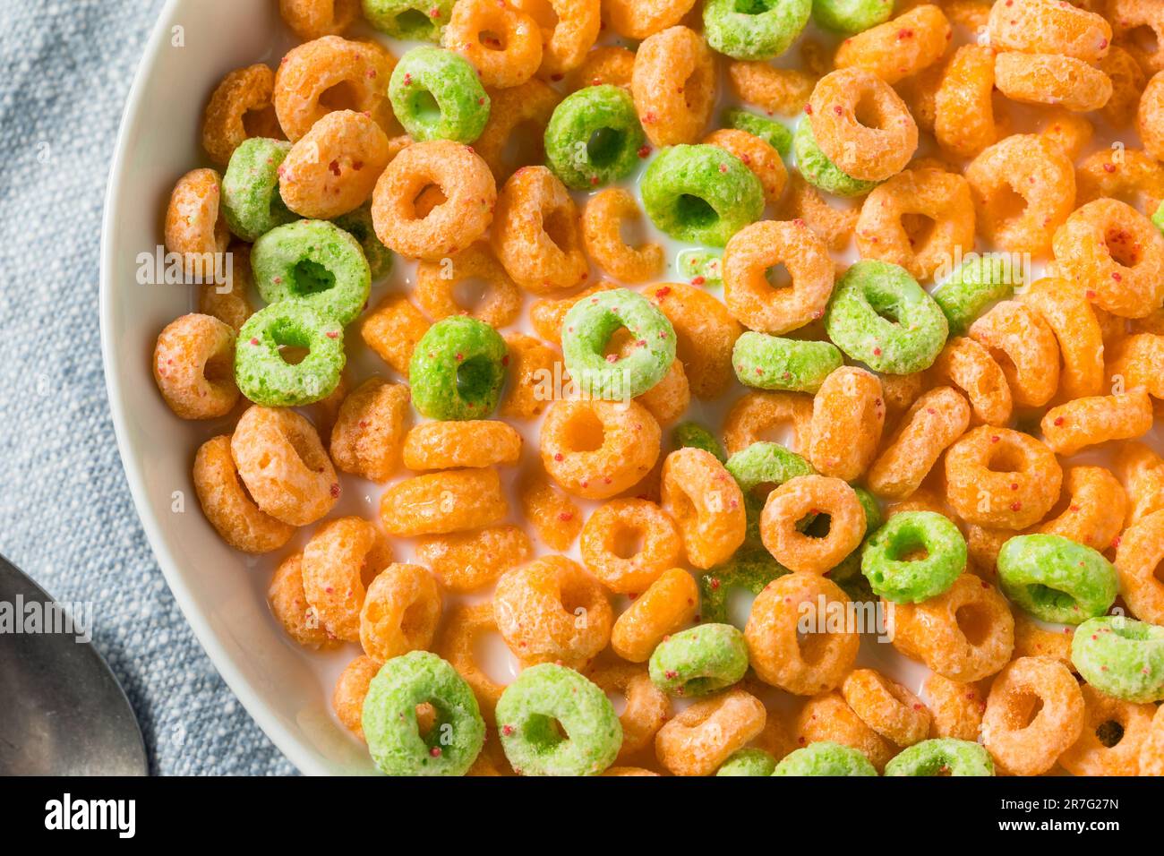 Healthy Apple Cinnamon Breakfast Cereal with Whole Milk Stock Photo Alamy