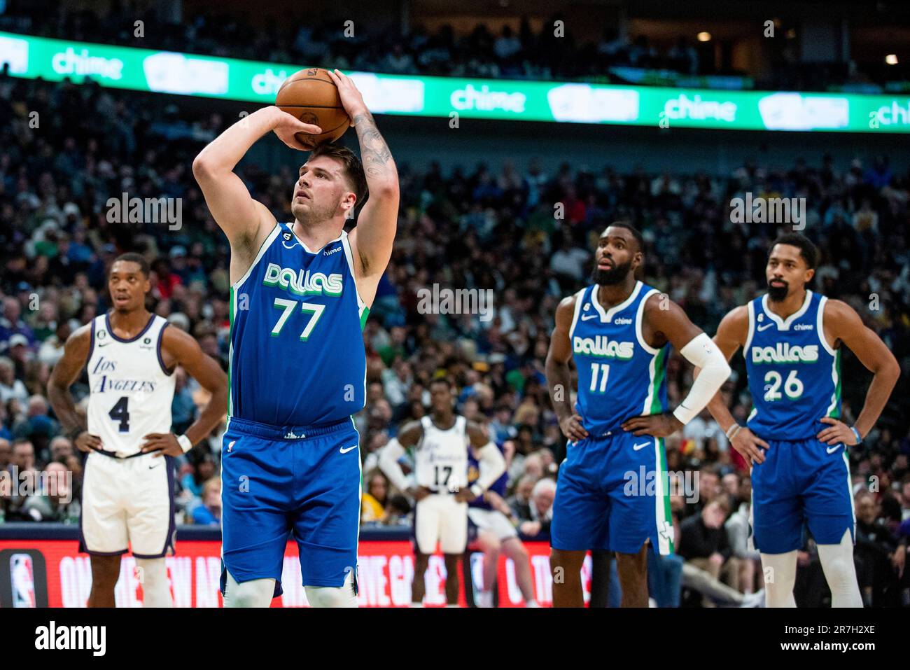 Dallas Mavericks guard Luka Doncic (77) prepares to shoot a free throw ...