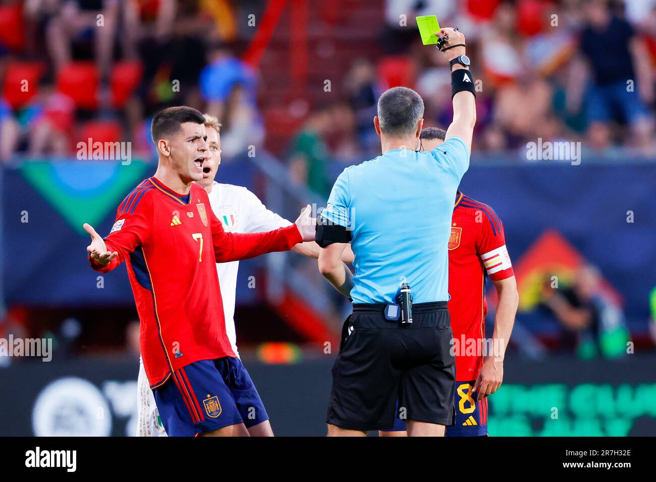 15-06-2023: Sport: Spanje v Italie ENSCHEDE, NETHERLANDS - JUNE 15: Jordi  Alba (Spain) gets a yellow card from referee Slavko Vincic during the match  Stock Photo - Alamy