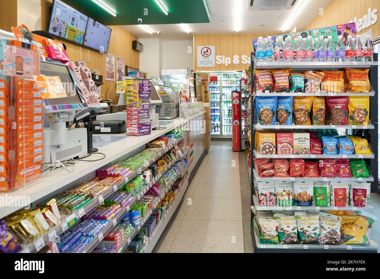 7 eleven interior hi-res stock photography and images - Alamy