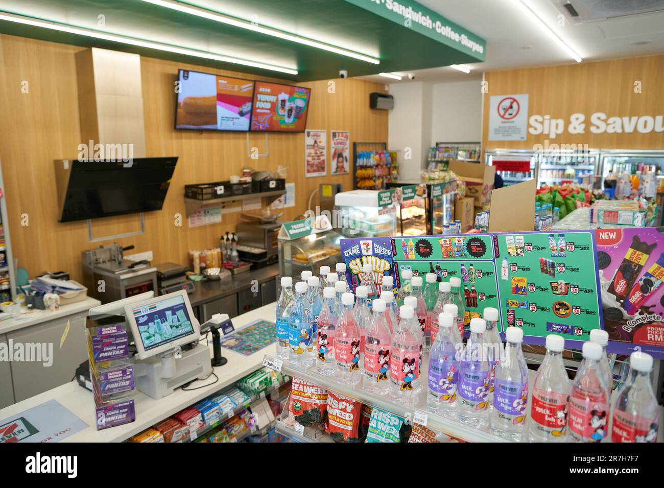 7 eleven interior hi-res stock photography and images - Alamy