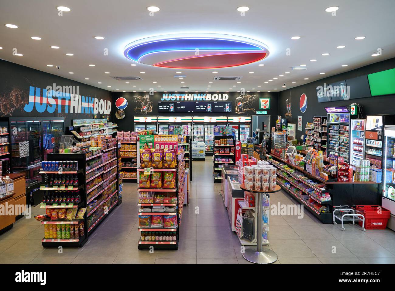 7 eleven interior hi-res stock photography and images - Alamy