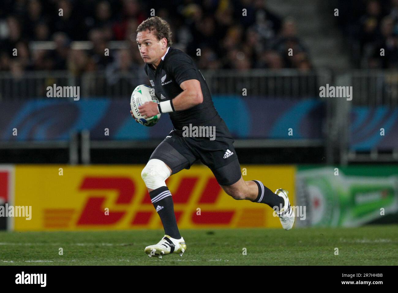 Rugby player running hi-res stock photography and images - Alamy