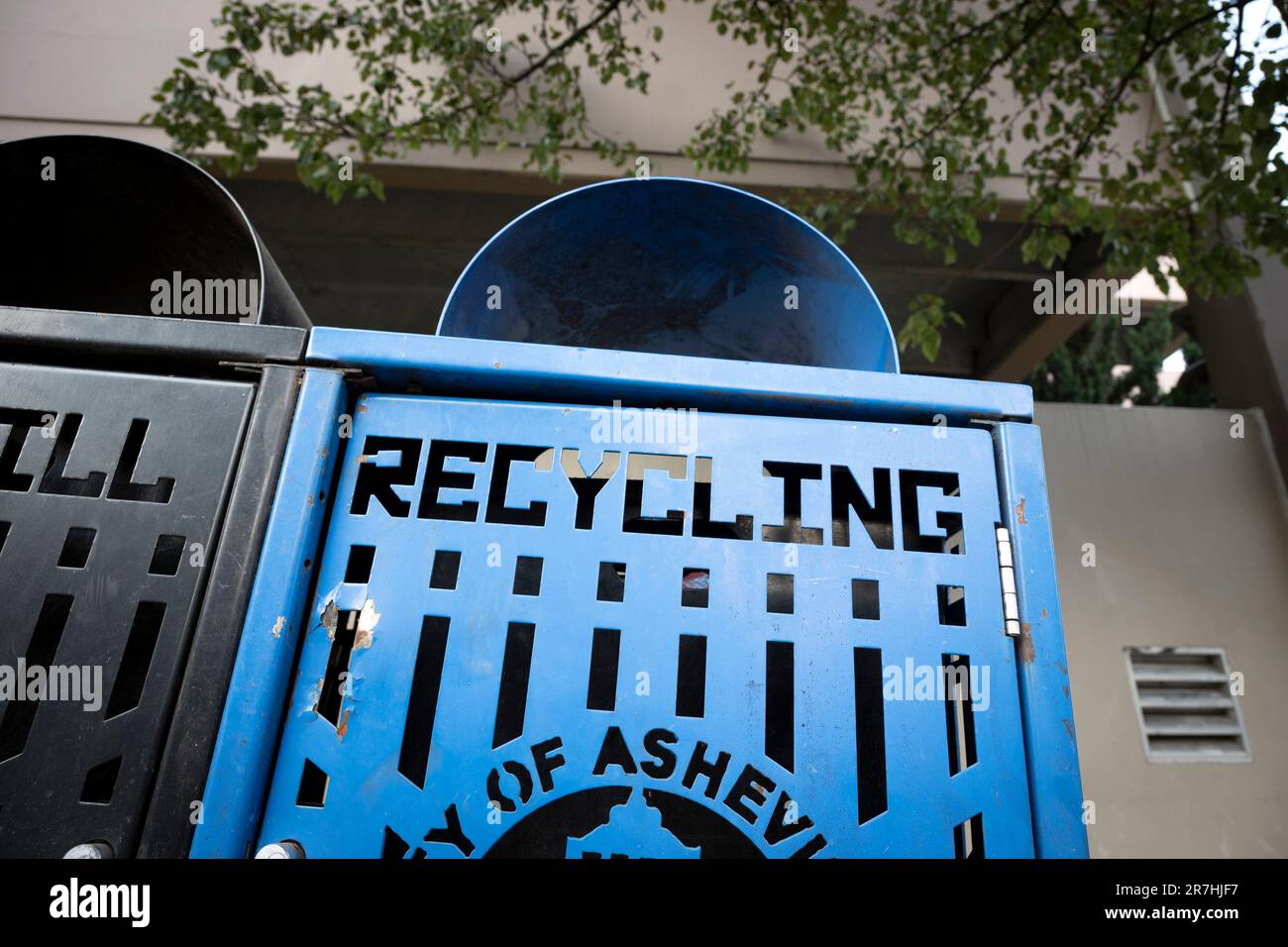 Asheville, North Carolina, USA. 8th June, 2023. Recycling and landfill ...
